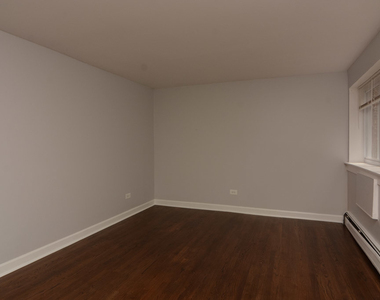 1040 W Hollywood Avenue - Photo Thumbnail 5