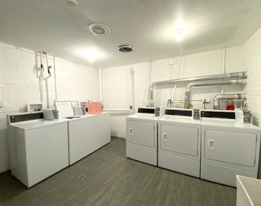 1040 W Hollywood Avenue - Photo Thumbnail 17