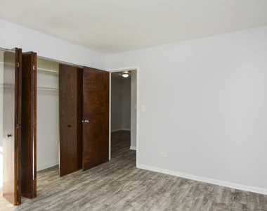 1040 W Hollywood Avenue - Photo Thumbnail 16