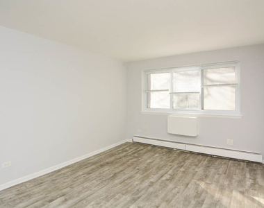 1040 W Hollywood Avenue - Photo Thumbnail 8