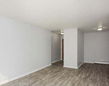 1040 W Hollywood Avenue - Photo Thumbnail 11