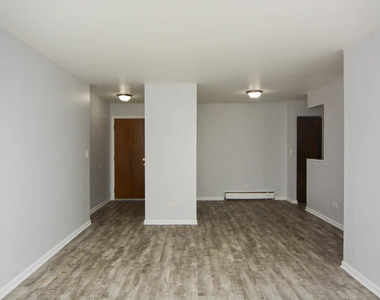 1040 W Hollywood Avenue - Photo Thumbnail 10