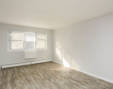 1040 W Hollywood Avenue - Photo Thumbnail 6