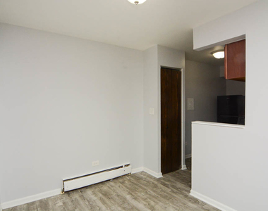 1040 W Hollywood Avenue - Photo Thumbnail 5