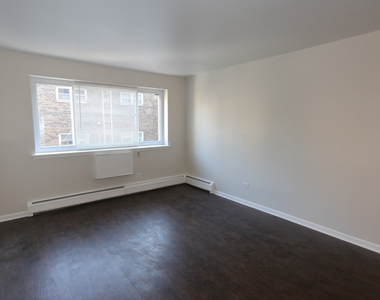 1040 W Hollywood Avenue - Photo Thumbnail 8