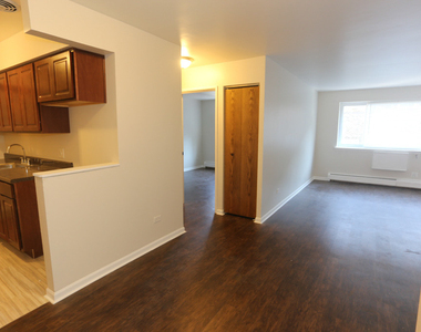 1040 W Hollywood Avenue - Photo Thumbnail 7