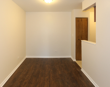 1040 W Hollywood Avenue - Photo Thumbnail 6