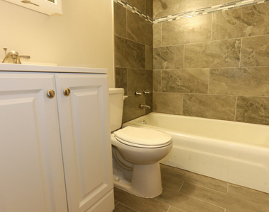 1040 W Hollywood Avenue - Photo Thumbnail 17
