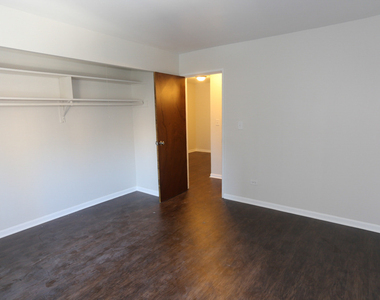 1040 W Hollywood Avenue - Photo Thumbnail 15