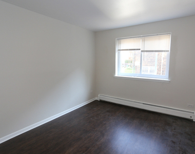 1040 W Hollywood Avenue - Photo Thumbnail 16