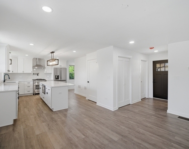9430 Nashville Avenue - Photo Thumbnail 4