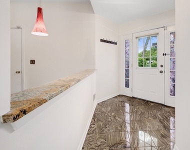1008 E Wilson Avenue - Photo Thumbnail 2