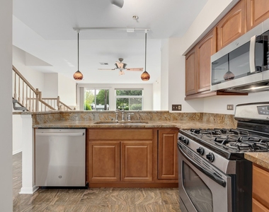 1008 E Wilson Avenue - Photo Thumbnail 9