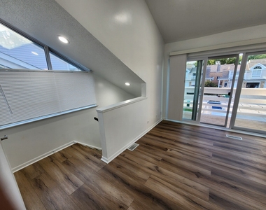 1077 Courtland Drive - Photo Thumbnail 3