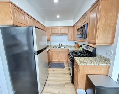 1077 Courtland Drive - Photo Thumbnail 8