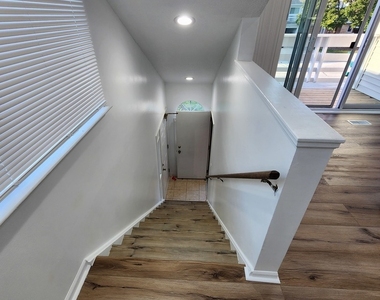 1077 Courtland Drive - Photo Thumbnail 2