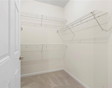 3300 Dogwood Drive - Photo Thumbnail 5