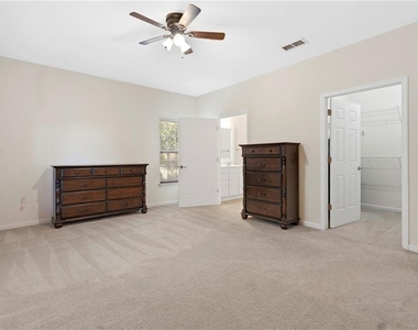 3300 Dogwood Drive - Photo Thumbnail 4