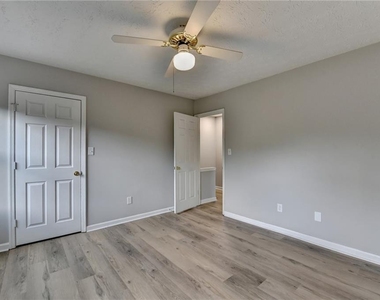 3876 Meadow Creek Drive - Photo Thumbnail 20