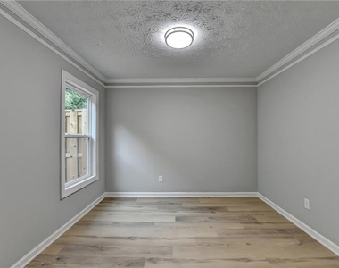 3876 Meadow Creek Drive - Photo Thumbnail 13