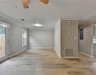 3876 Meadow Creek Drive - Photo Thumbnail 11