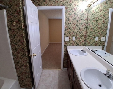 3617 Oakland Spring Court - Photo Thumbnail 21
