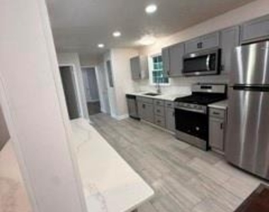 644 Bantry Lane - Photo Thumbnail 12
