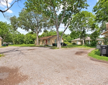 8244 Hartford Street - Photo Thumbnail 9