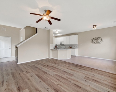 16855 Carrollton Creek Lane - Photo Thumbnail 4