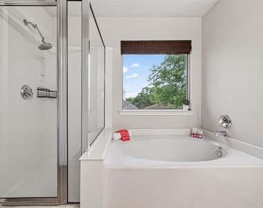 16855 Carrollton Creek Lane - Photo Thumbnail 11