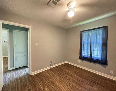 5213 Anzio Road - Photo Thumbnail 10