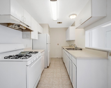 308 Willowick Street - Photo Thumbnail 9