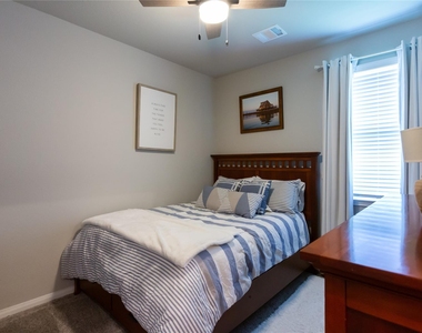 7058 Silverleaf Oak Street - Photo Thumbnail 11