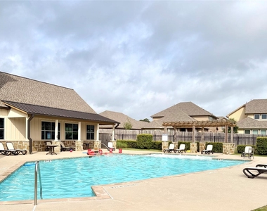 7058 Silverleaf Oak Street - Photo Thumbnail 18