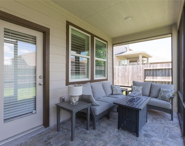 7058 Silverleaf Oak Street - Photo Thumbnail 16