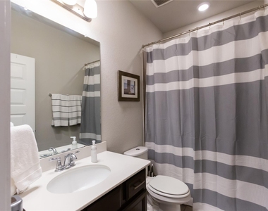 7058 Silverleaf Oak Street - Photo Thumbnail 13