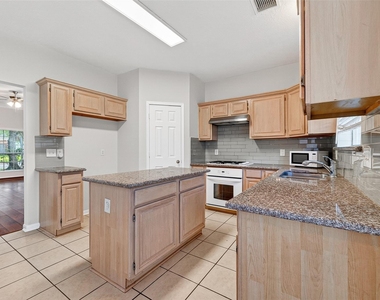 4539 Springfield Lakes Street - Photo Thumbnail 8
