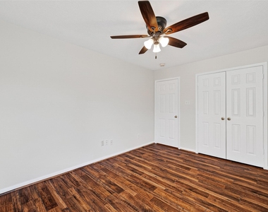 4539 Springfield Lakes Street - Photo Thumbnail 16