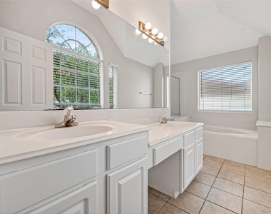 4539 Springfield Lakes Street - Photo Thumbnail 26