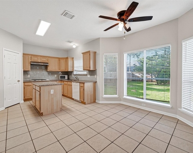 4539 Springfield Lakes Street - Photo Thumbnail 6