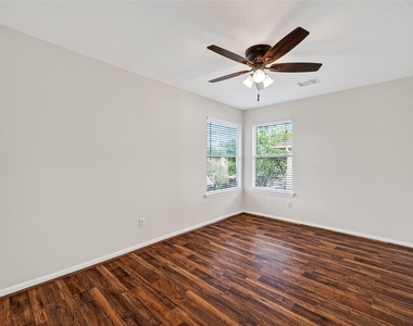 4539 Springfield Lakes Street - Photo Thumbnail 18