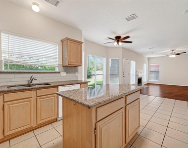 4539 Springfield Lakes Street - Photo Thumbnail 11