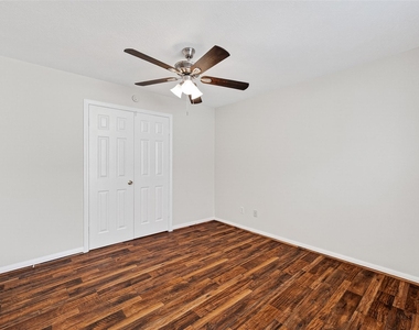 4539 Springfield Lakes Street - Photo Thumbnail 15