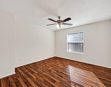 4539 Springfield Lakes Street - Photo Thumbnail 27
