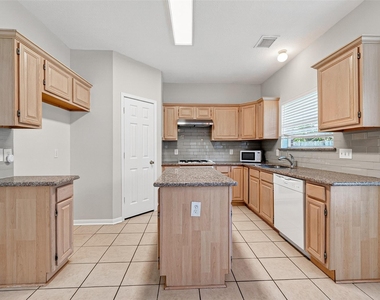 4539 Springfield Lakes Street - Photo Thumbnail 9