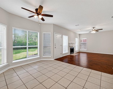 4539 Springfield Lakes Street - Photo Thumbnail 7