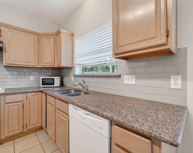 4539 Springfield Lakes Street - Photo Thumbnail 10