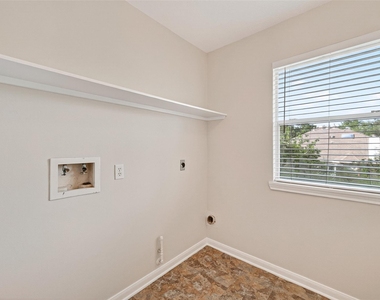 4539 Springfield Lakes Street - Photo Thumbnail 17