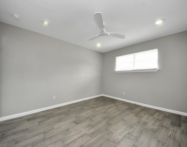 5441 Minden Street - Photo Thumbnail 10