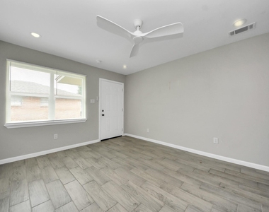 5441 Minden Street - Photo Thumbnail 5